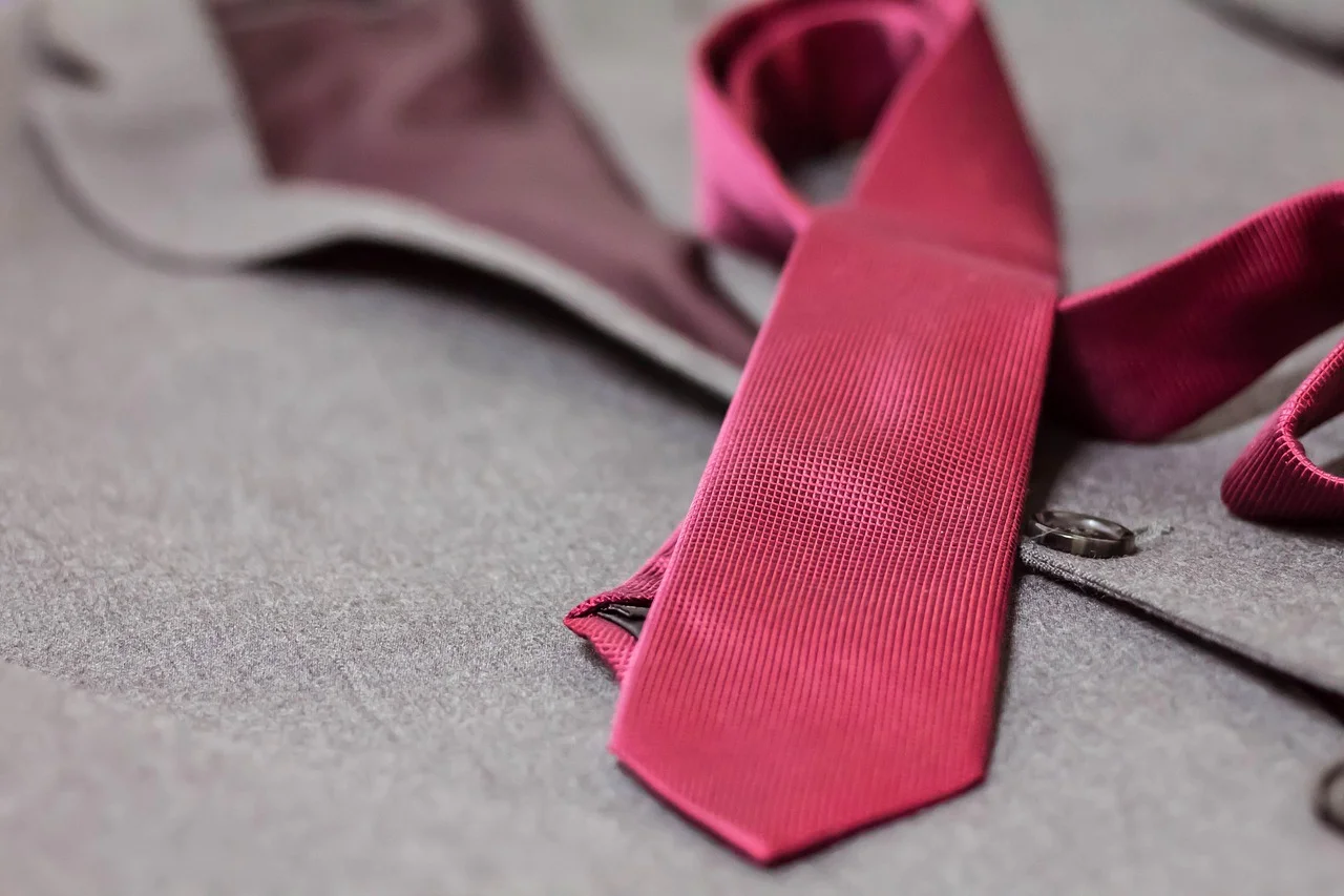 Garnitury męskie na 2025 rok: Eleganckie koszule, które zawsze się sprawdzą